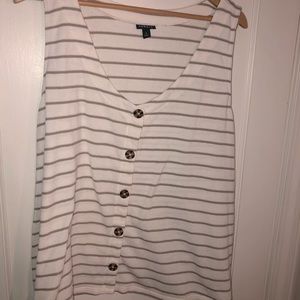 💥TORRID SOFT STRIPED WHITE AND TAN THICK STRAP TANK TORTOISE BUTTONS SIZE 4